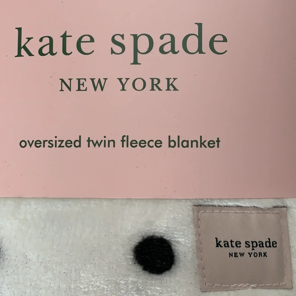 LAST ONE - NWT KATE SPADE OVERSIZED TWIN FLEECE BLANKET - Picture 2 of 3